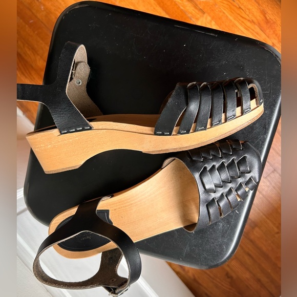 Swedish Hasbeens Woven Black Low Heel Clogs - Picture 6 of 10